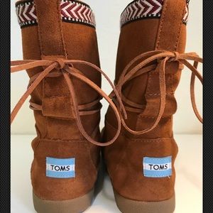 TOMS Chestnut Suede-Trim SIZE 6.5 Great condition!